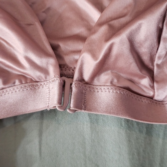 BUY 1 GET 1 FREE VICTORIA SECRET SATIN BRALETTE - Picture 4 of 6